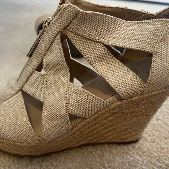 A New Day women’s gold flecked beige canvas wedge espadrilles 8 - Picture 2 of 4